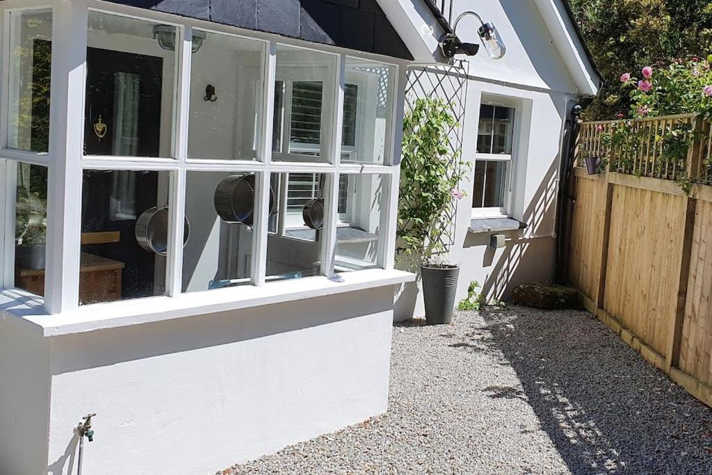 Bijou Coastal Apartment In Polperro With Hot Tub Onsite Parking Downhill Walk To Village Exterior foto